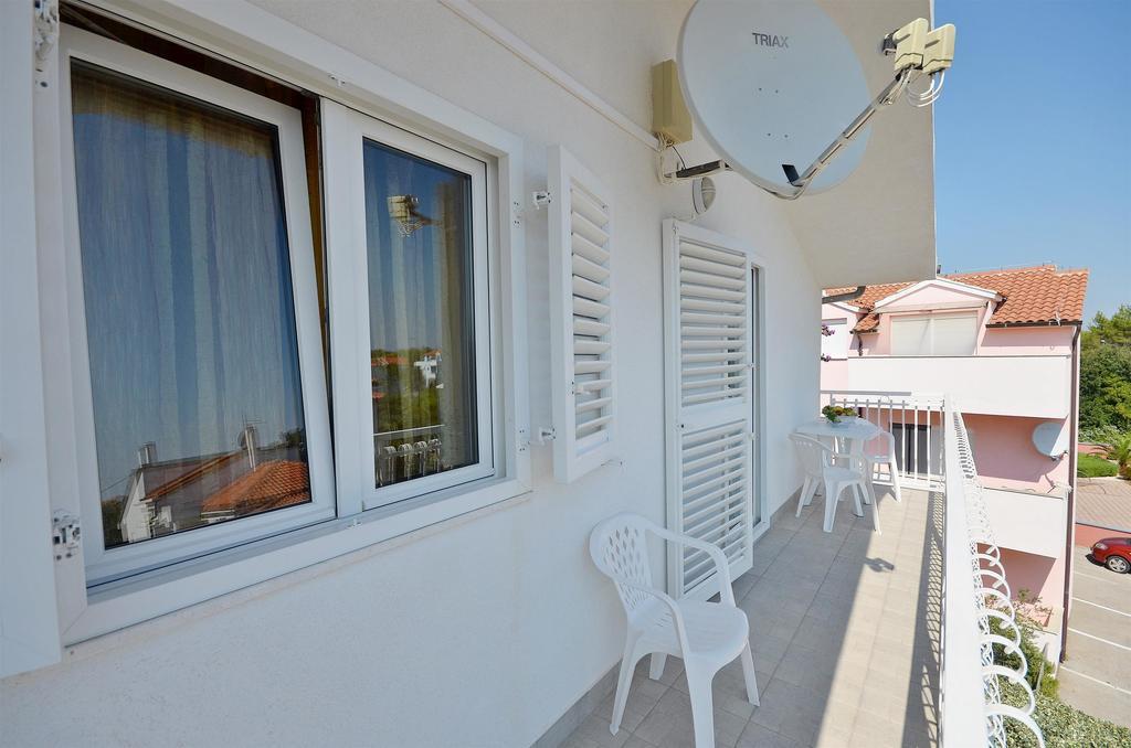 Apartments Sime Vodice Buitenkant foto