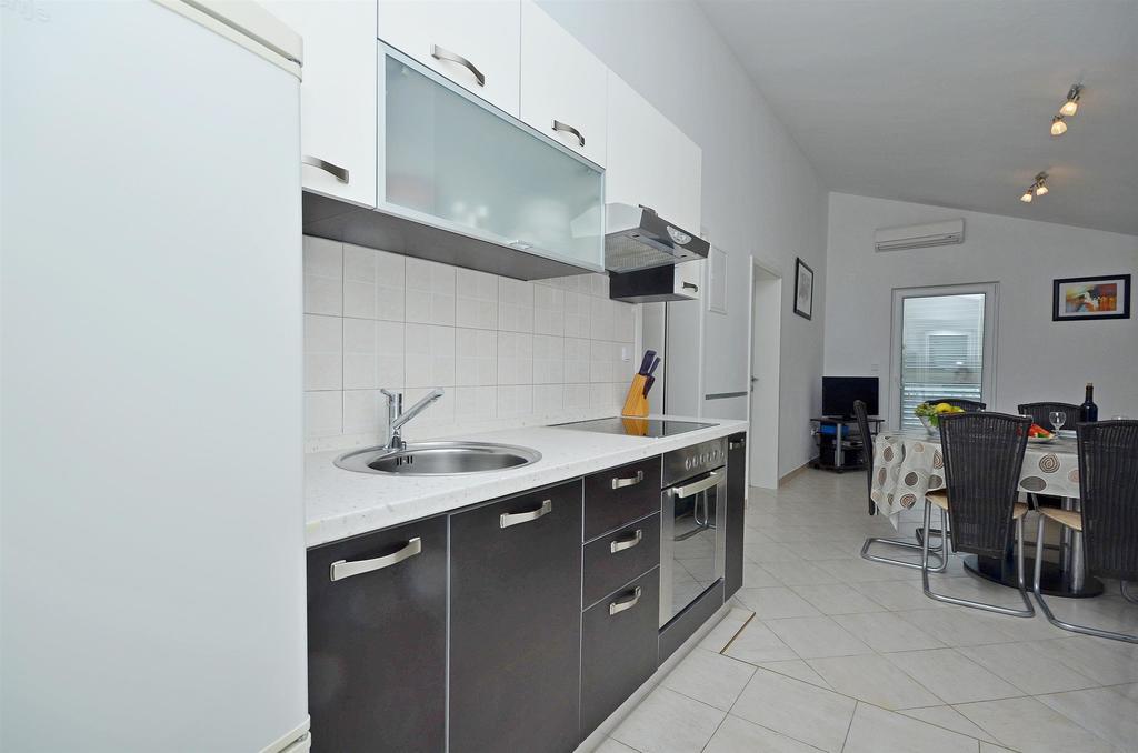 Apartments Sime Vodice Buitenkant foto
