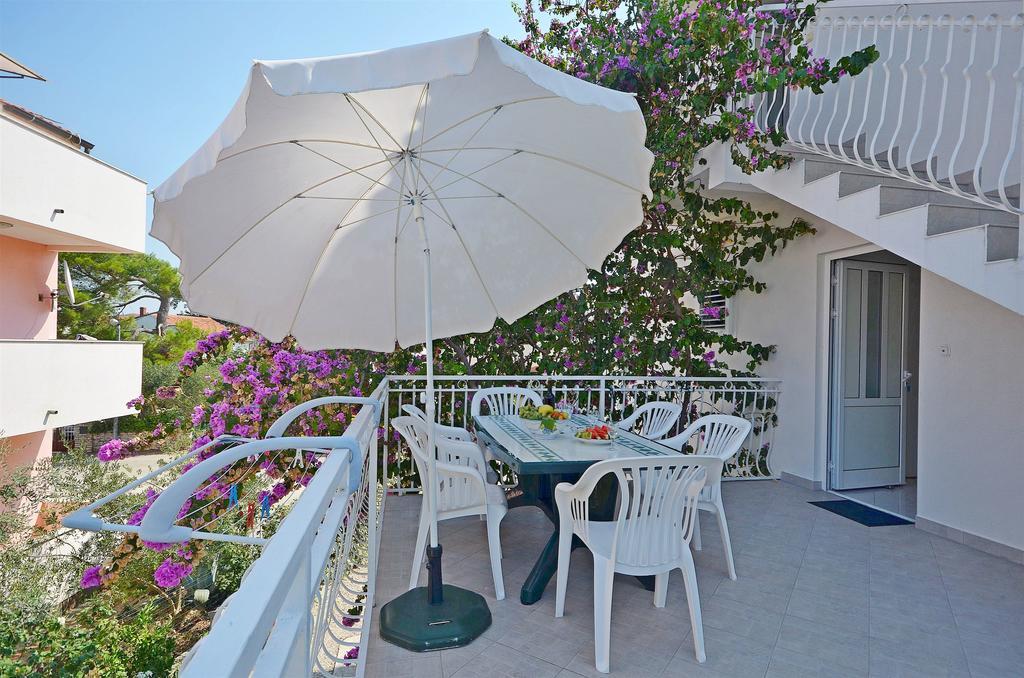 Apartments Sime Vodice Buitenkant foto