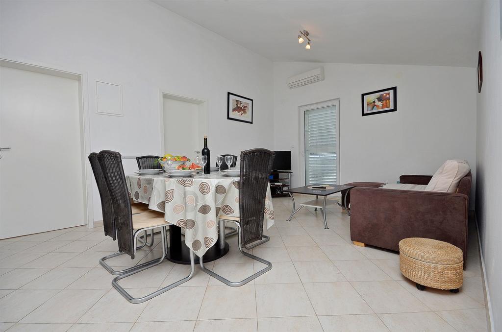 Apartments Sime Vodice Buitenkant foto