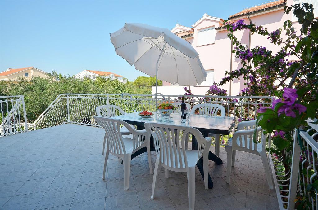 Apartments Sime Vodice Buitenkant foto