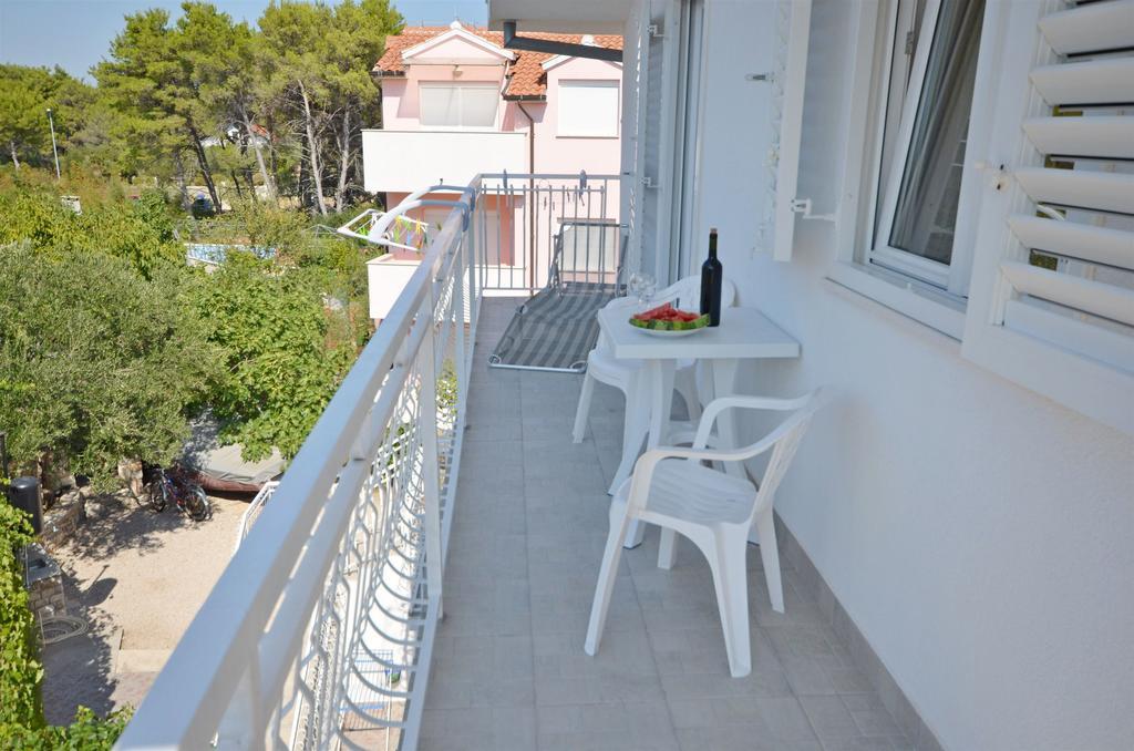 Apartments Sime Vodice Buitenkant foto