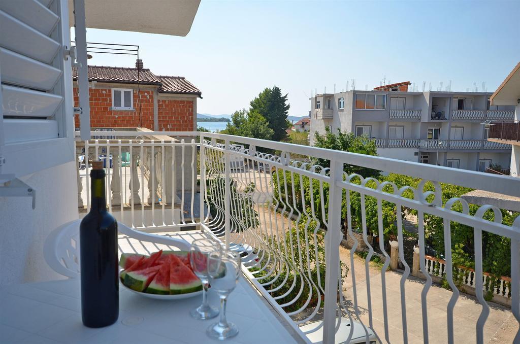 Apartments Sime Vodice Buitenkant foto